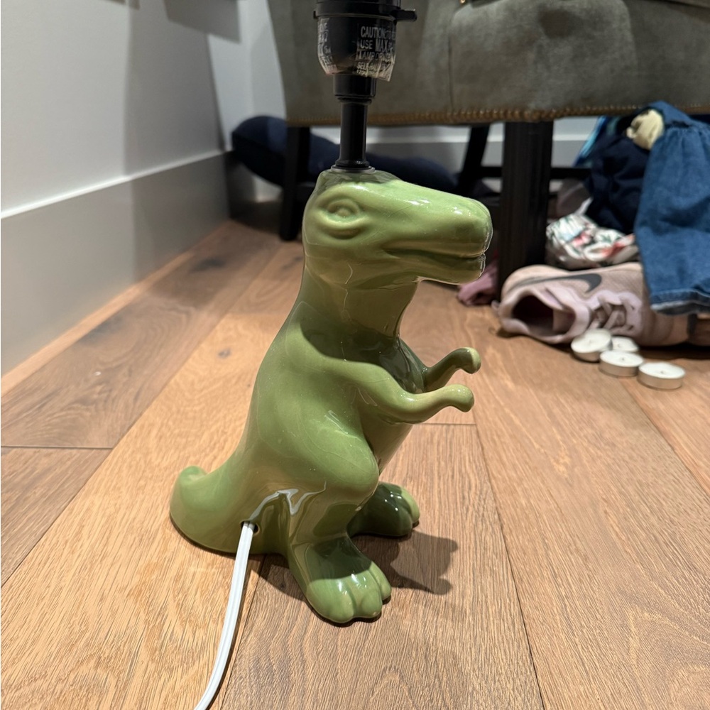 Green Dinosaur Reptile Lamp - Picture 2 of 4